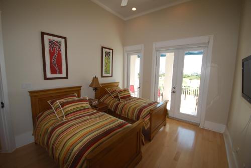 Three-Bedroom House image 10