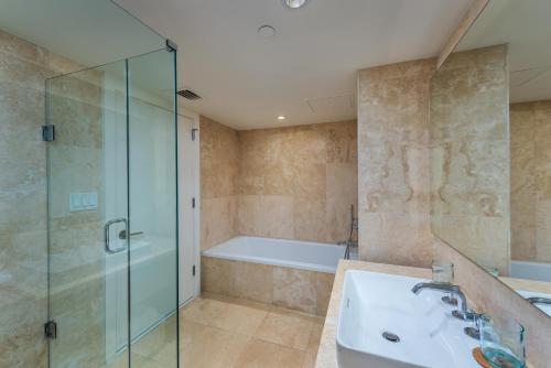 1 bedroom Ocean View located at 1 Hotel & Homes Miami Beach -1007 - image 3