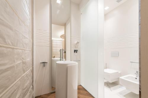 LUX Suites in Roma - image 9