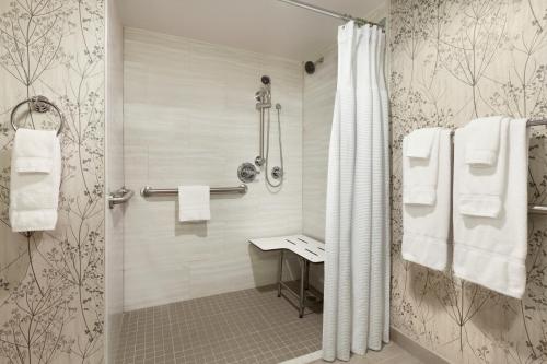 Two-Bedroom with Hearing Accessible Roll-In Shower - Non-Smoking