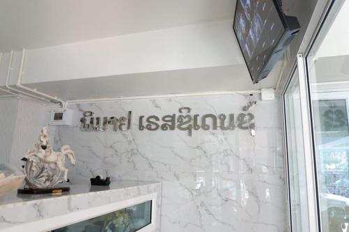 Front desk [24-hour]