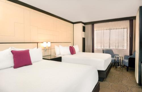 Harrah's Hotel & Casino Laughlin - image 2