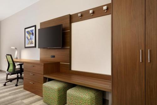 Holiday Inn Express & Suites - Cincinnati South - Wilder, an IHG Hotel