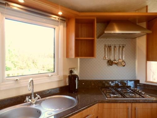 virtuve, Peace and quiet in countryside location near Perranporth in Callestick