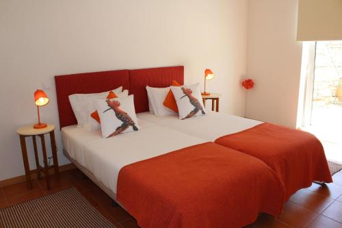 2 twin beds