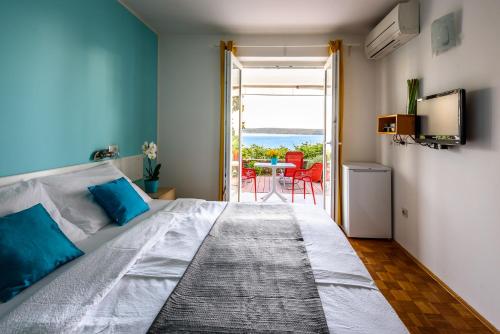 Comfort Room with Terrace and Sea View