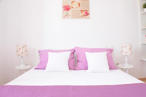 1 queen bed, 1 sofa bed