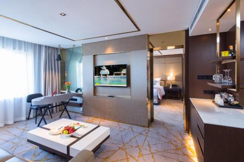 Golden Tulip Shanghai Hongqiao- A Louvre Hotel – Shanghai, DC