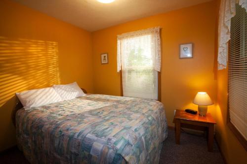 Goshorn Lake Cottage #5 - image 2