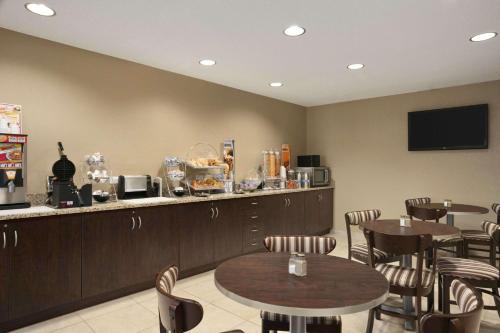 Microtel Inn & Suites By Wyndham Mineral Wells/Parkersburg