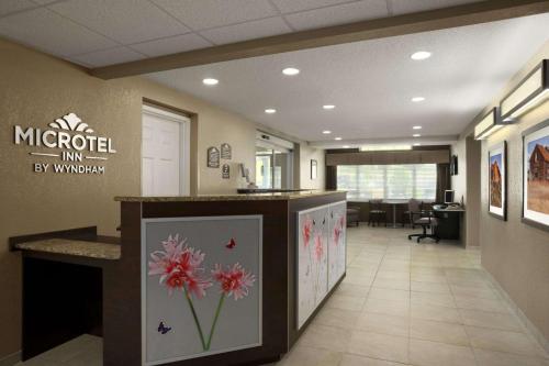 Microtel Inn & Suites By Wyndham Mineral Wells/Parkersburg