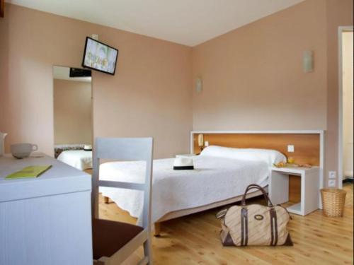 LAuberge Picarde The 2-star LAuberge Picarde offers comfort and convenience whether youre on business or holiday in Chepy. The property has everything you need for a comfortable stay. Facilities like daily housekeep