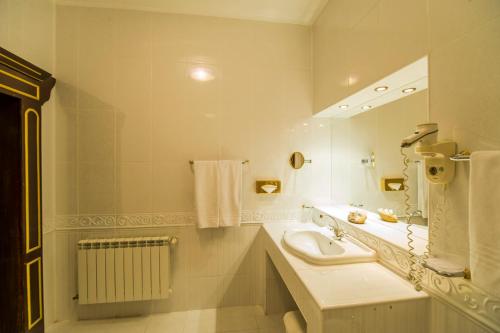 Deluxe Double Room with Two King Beds and Balcony