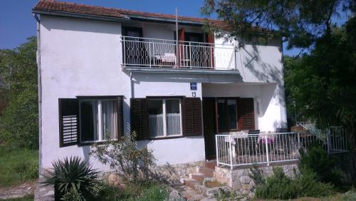  Raslina Sun Apartment, Ferienwohnung in Raslina