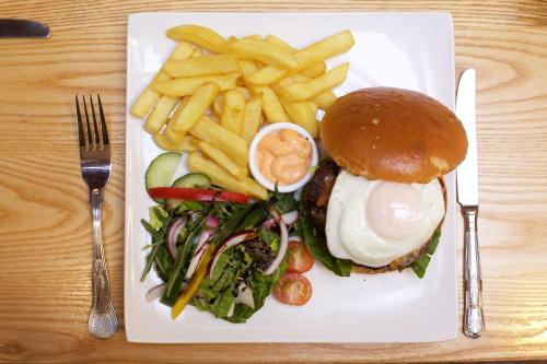 Globe Inn - image 3