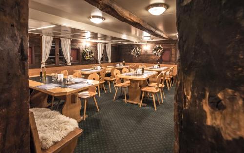 Restaurant, Hotel Alte Post by Mountain Hotels in Davos