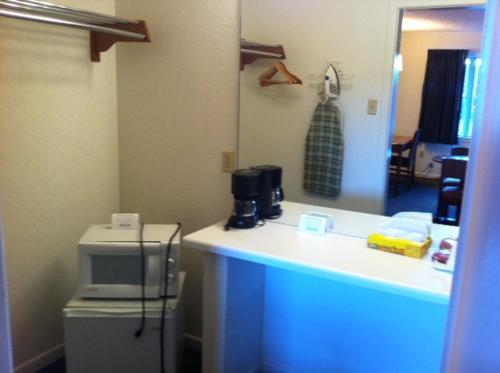 Econo Lodge Inn & Suites Abilene East District – Abilene, TX