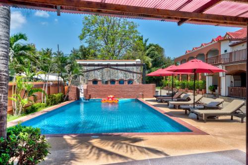 Swimming pool, Palm Beach Resort in Pranburi