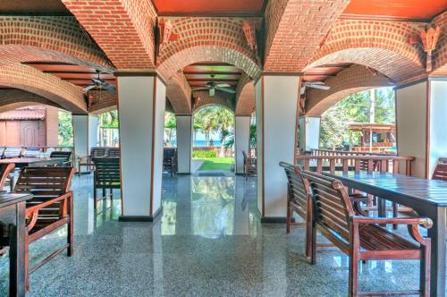 Restaurant, Palm Beach Resort in Pranburi