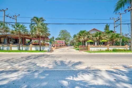 Exterior view, Palm Beach Resort in Pranburi