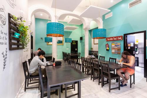 Oasis Backpackers' Palace Seville - image 12