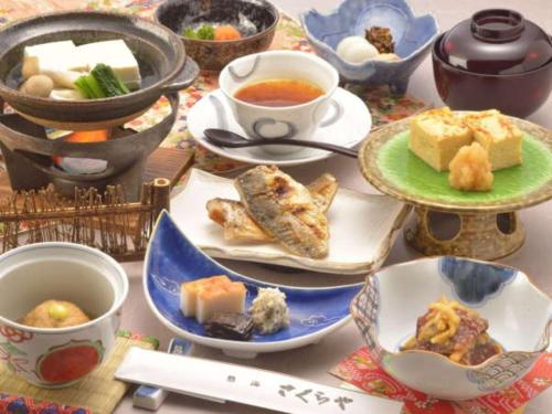 Atami Onsen Sakuraya Ryokan – Atami, KY