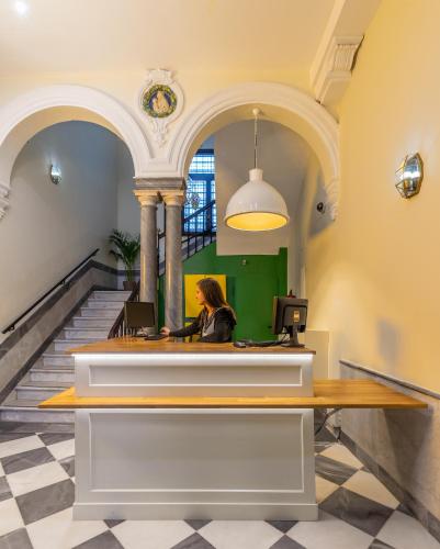 Lobby, Oasis Backpackers' Hostel Palace Sevilla in Sevilha