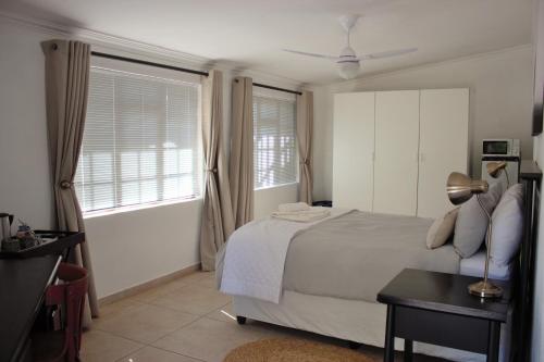 1 double bed, 1 twin bed