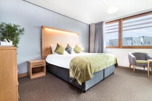 room detail thumbnail 1