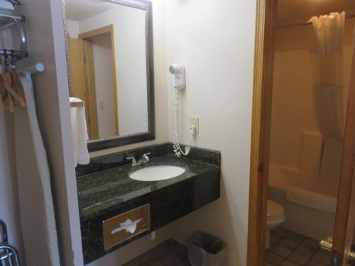 Baymont Inn & Suites by Wyndham Fargo