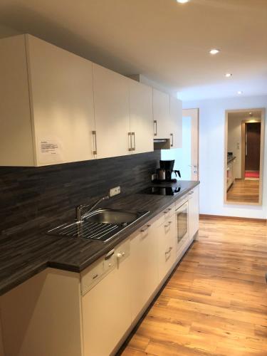 Dotări, Hotel Garni Central - Zimmer - Studios - Apartments in Kappl