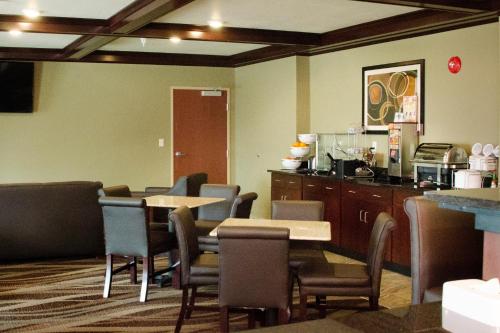 Cobblestone Inn & Suites - Soda Springs - image 6