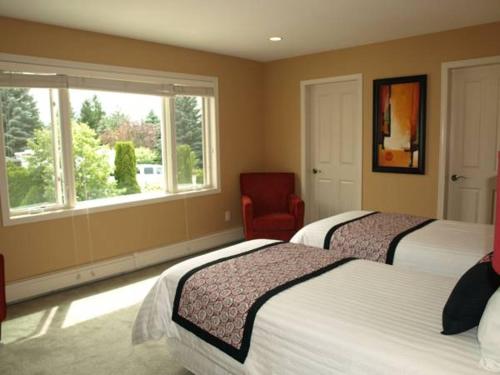 A View of the Lake B & B