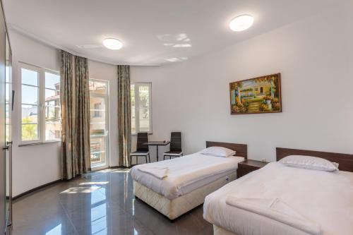 SeaSide Guest Rooms 1