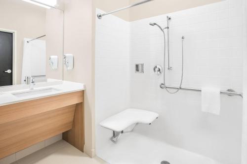 Microtel Inn & Suites by Wyndham Ocean City - image 4