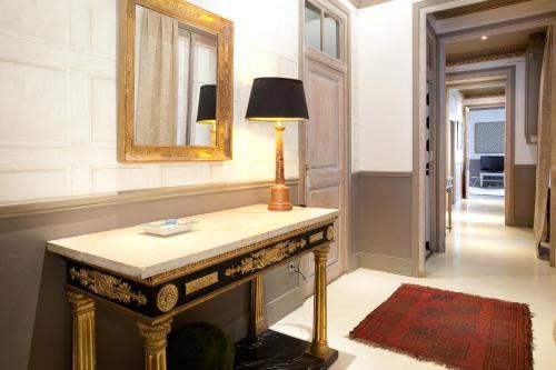 HoHomes - Centric Design Apartment - image 4