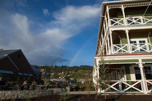 McMenamins Kalama Harbor Lodge