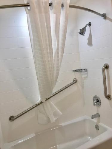 Fairfield by Marriott Inn & Suites Page - 화장실