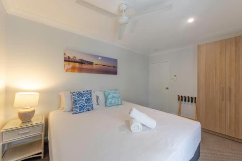 Two Bedroom, Two Bathroom Apartment with Balcony image 5