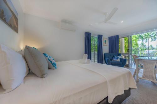 Two Bedroom, Two Bathroom Apartment with Balcony image 6
