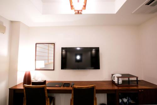 Twin Room image 10