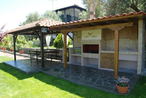 Latoura Studios - image 8