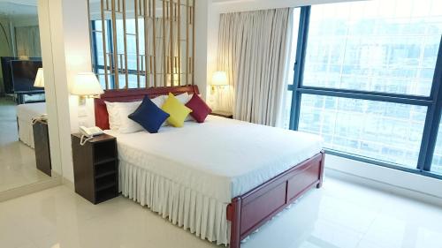 room detail thumbnail 2