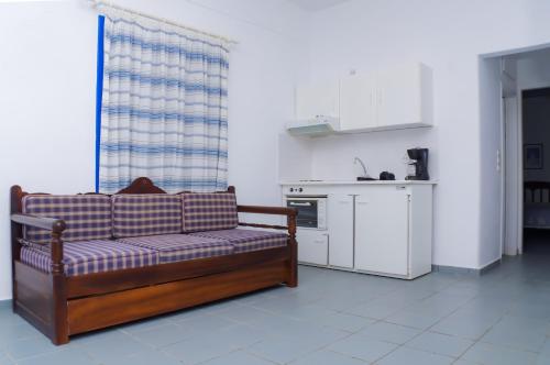 1 queen bed, 2 twin beds, 1 sofa bed