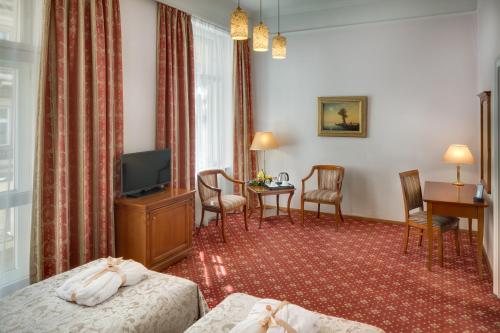 room detail thumbnail 1