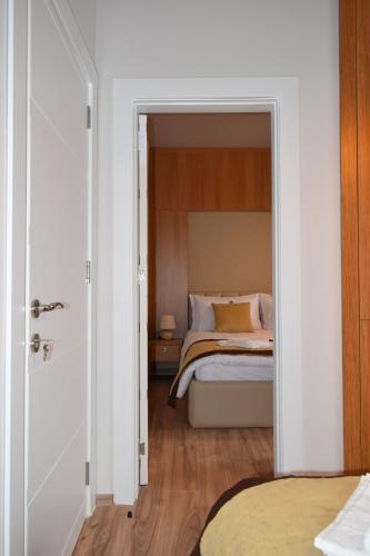 1 king bed, 2 twin beds
