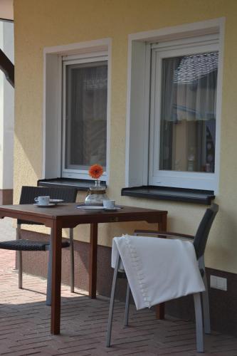 Adebarsoase 817m von Gartenstraße entfernt