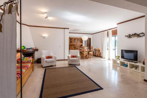 A Hotel Com Fish House Flat Apartment Porches Portugal