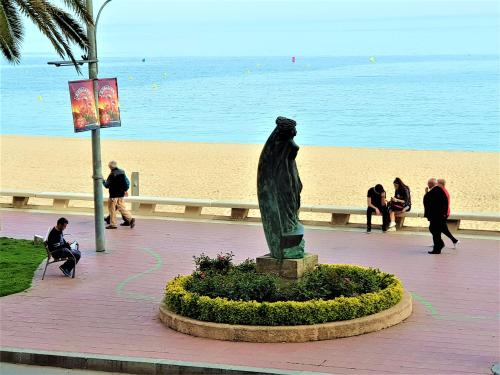 Lloret Paradise Apartments - image 12