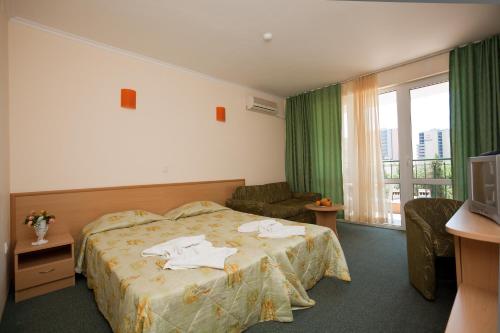 晴天俱樂部酒店 (Sunny Day Club Hotel) in 內塞伯爾